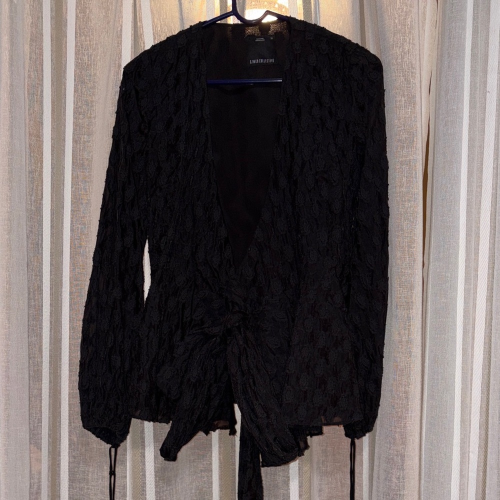 Elegant Black Wrap